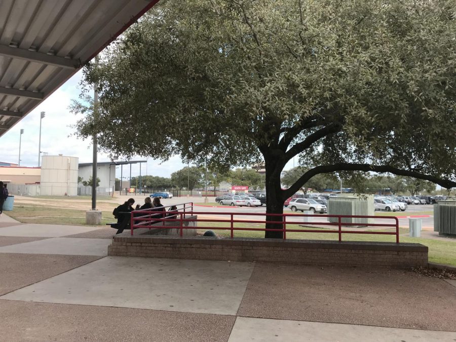 Should eating outside be allowed during all lunches?