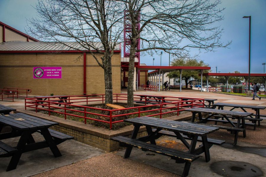 There are so many reasons we should be allowed to eat lunch outside.