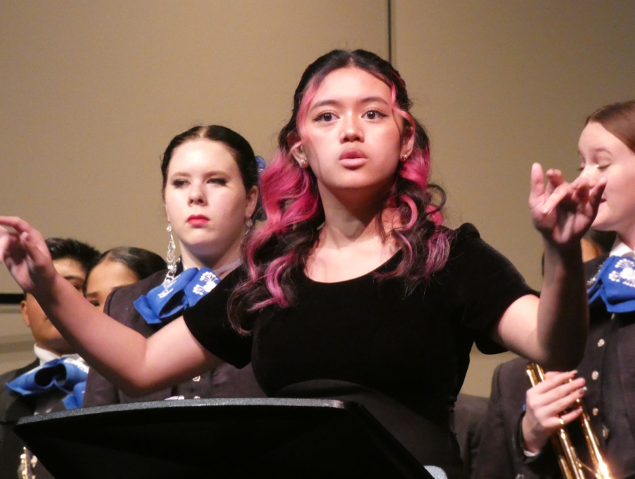 Student conductor, Ali Belarmino, begins the Winter Choir concert.